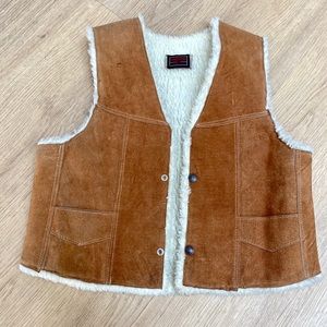 VINTAGE Compagnie suede shearling reversible vest! So cute!